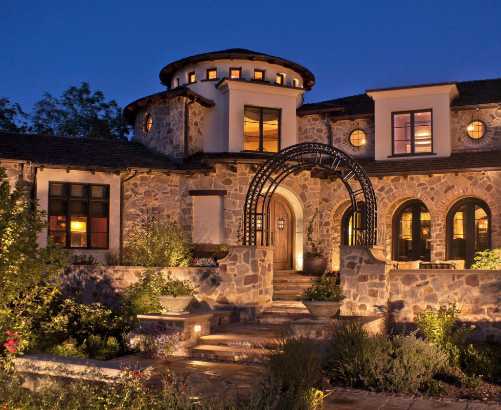 Tuscan-Residence-Front-Courtyard